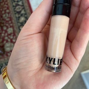 Kylie Jenner concealer shade stone